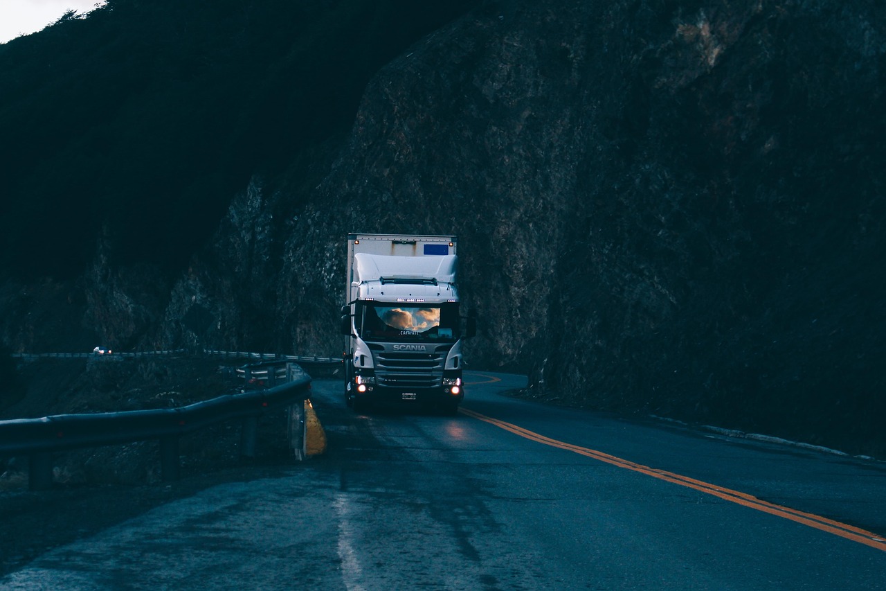 truck-2591007_1280